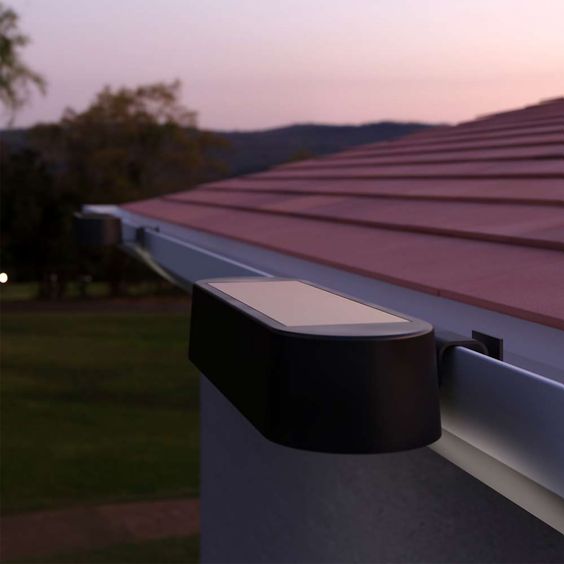 How to Choose the Best Outdoor Solar Gutter LED Lights for your Yard?